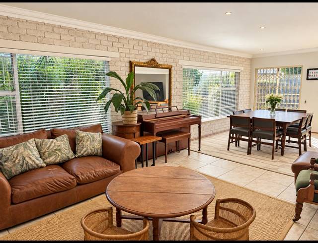 4 BEDROOM FREEHOLD TO LET IN RANDPARK RIDGE